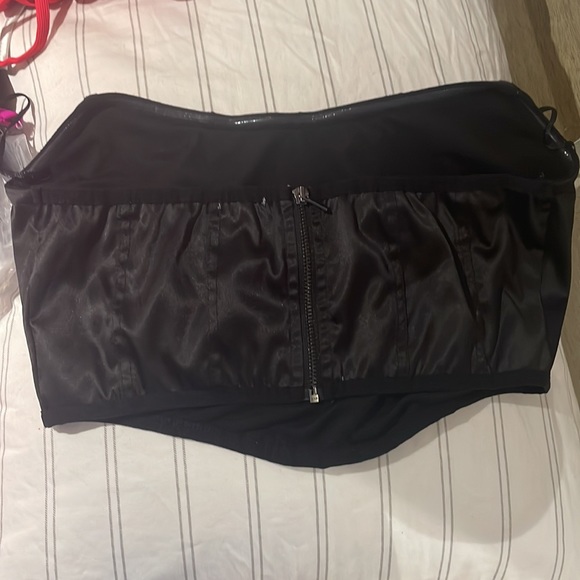 Garage satin corset top 🪩 - Picture 5 of 6